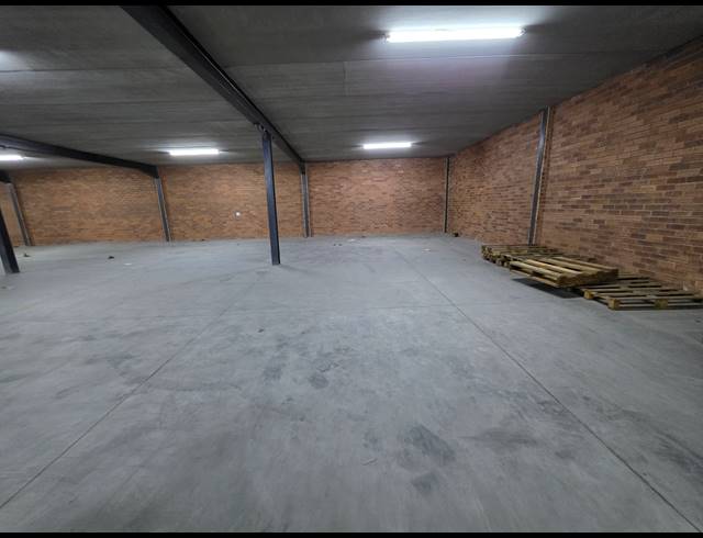 1,220M² WAREHOUSE TO LET IN ORMONDE